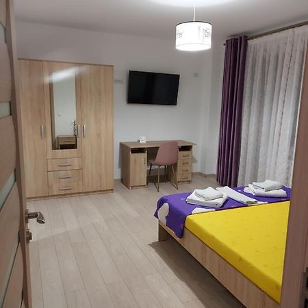 Appartement Bya Brown à Valea Lupului  Extérieur photo