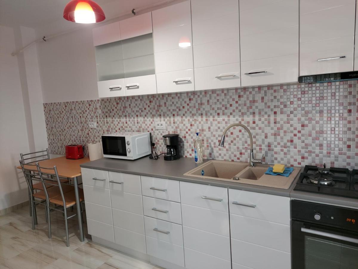 Appartement Bya Brown à Valea Lupului  Extérieur photo