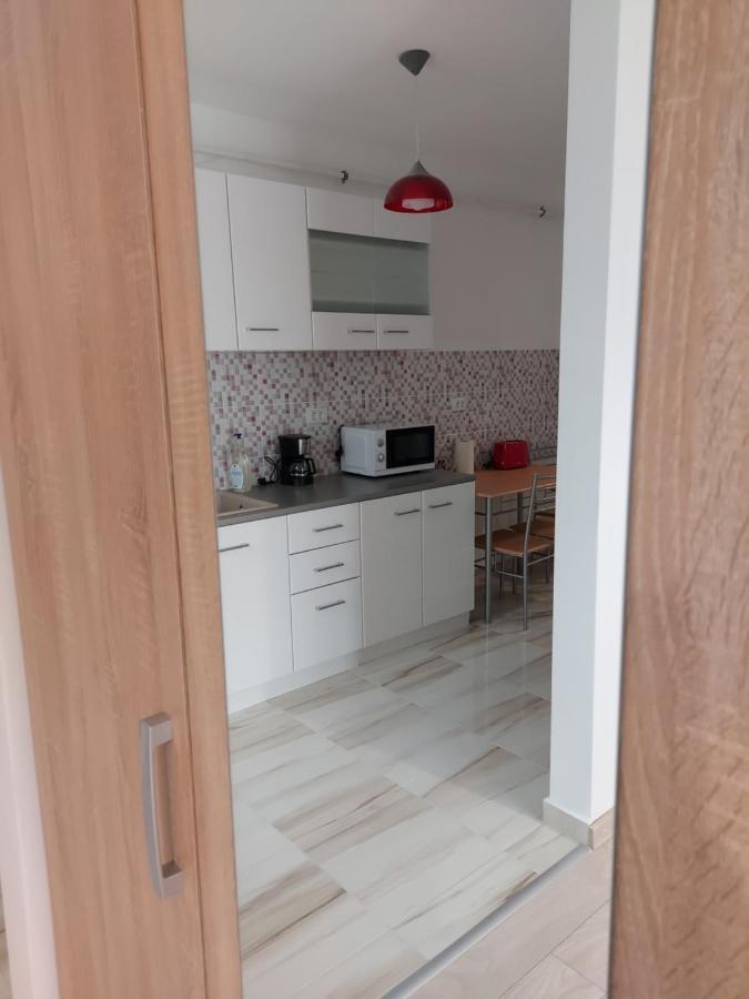 Appartement Bya Brown à Valea Lupului  Extérieur photo