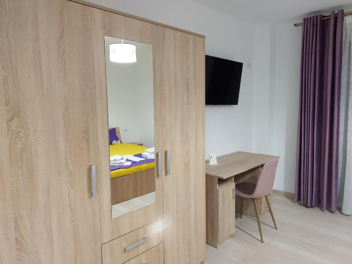 Appartement Bya Brown à Valea Lupului  Extérieur photo