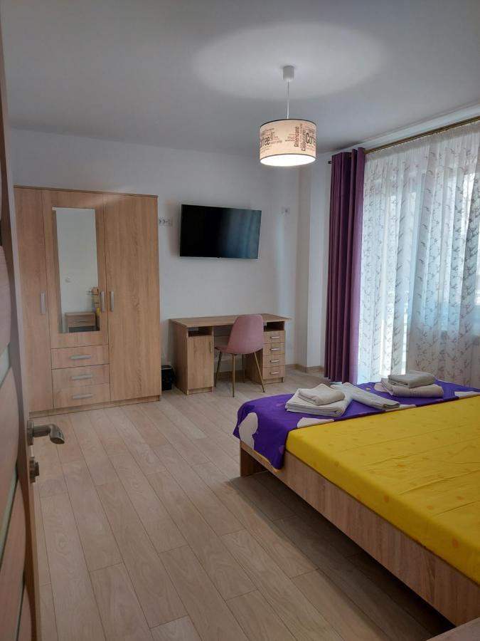 Appartement Bya Brown à Valea Lupului  Extérieur photo